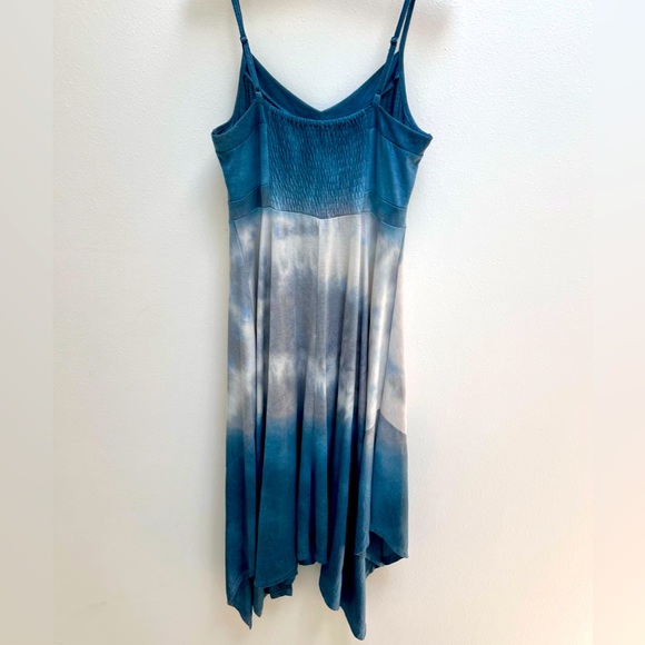 Sundress Hem & Thread - Picture 6 of 11